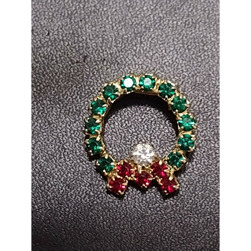 Vintage Gold Tone Green Red Rhinestone Wreath brooch